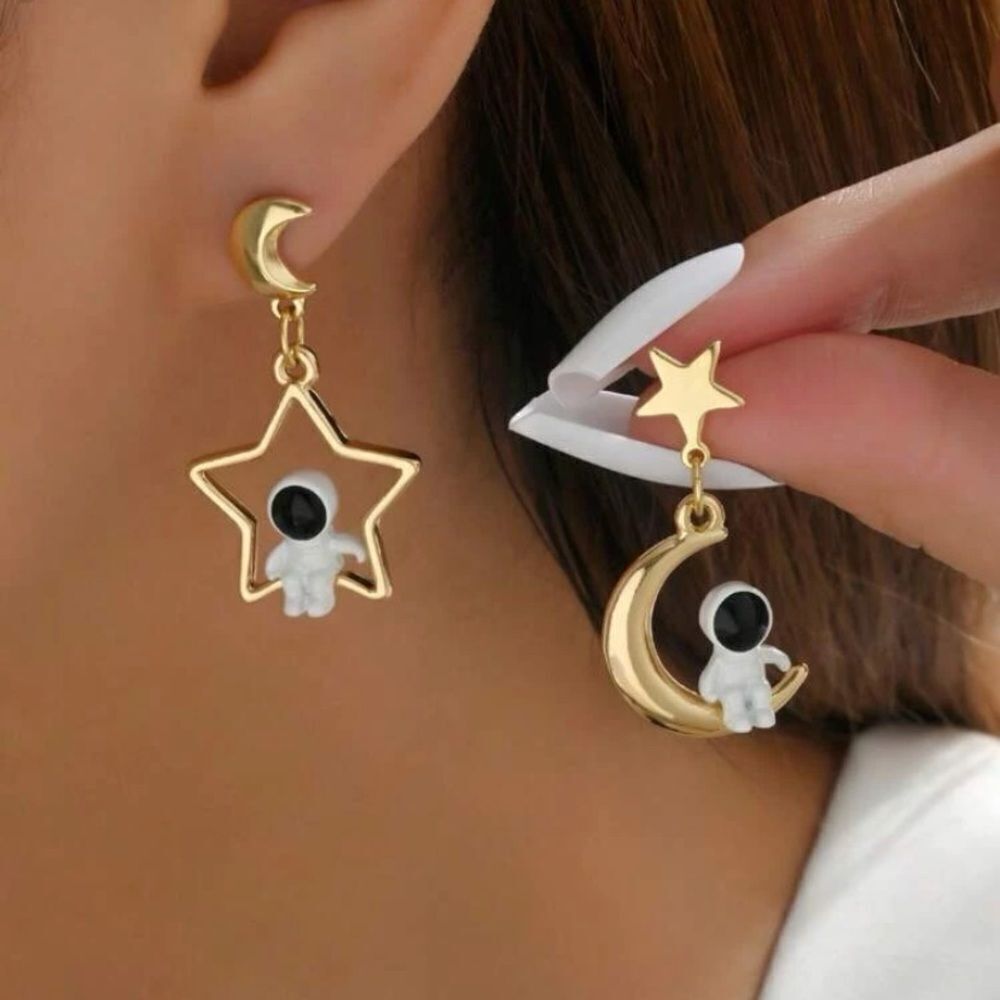 3for$20 NEW 2pcs Simple Astronaut Asymmetric Star & Moon Combination Earrings